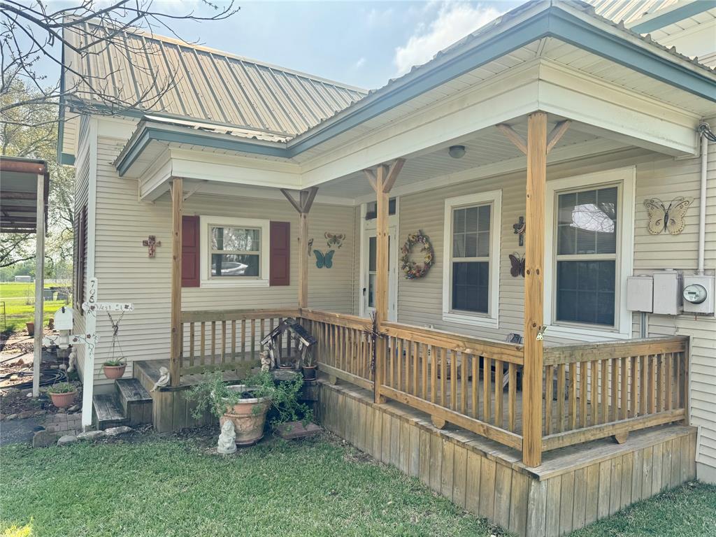706 West Street, Yoakum, Texas image 2