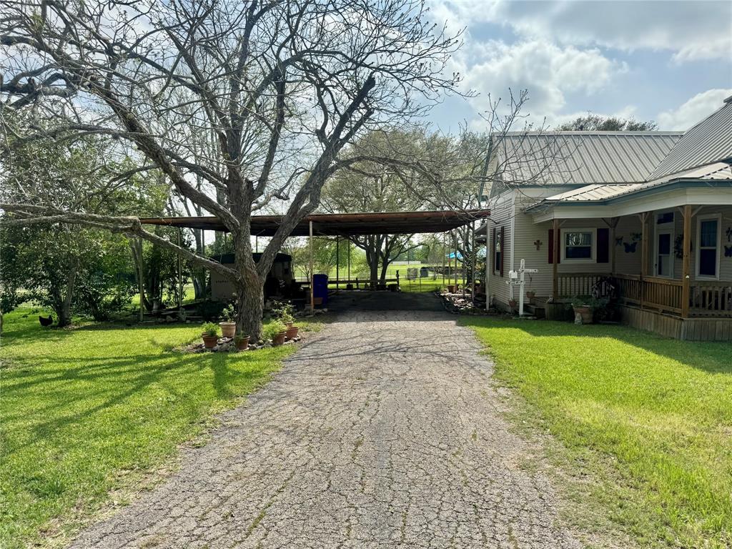 706 West Street, Yoakum, Texas image 30
