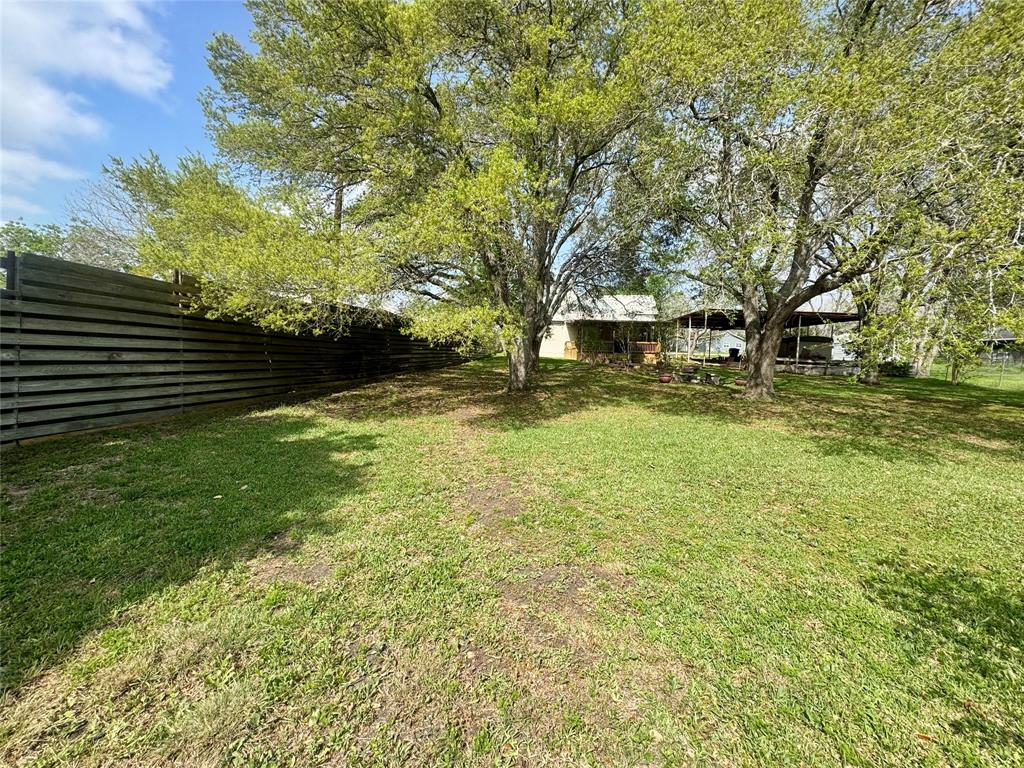 706 West Street, Yoakum, Texas image 43