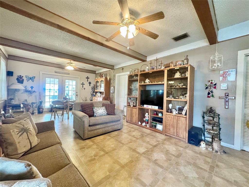 706 West Street, Yoakum, Texas image 5