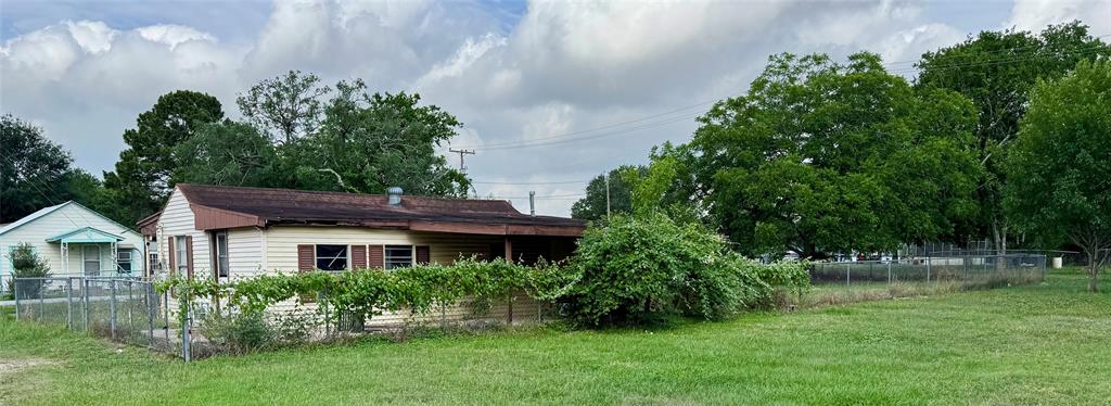 910 E East Street, Eagle Lake, Texas image 4
