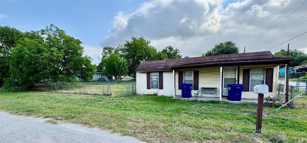 910 E East Street, Eagle Lake, Texas image 3