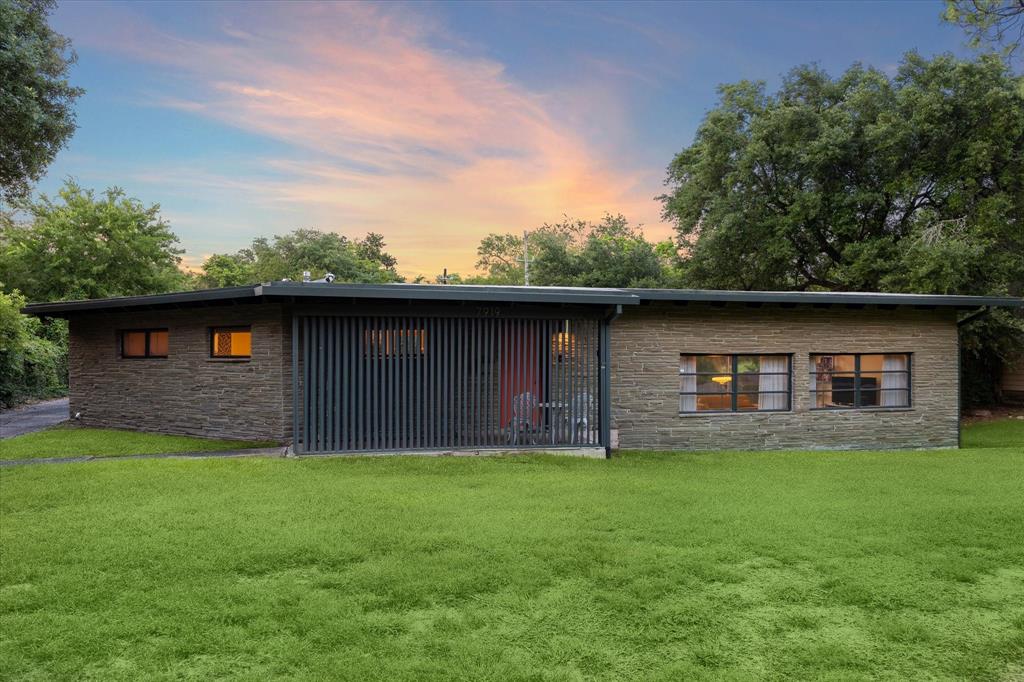 7919 Glenview Drive