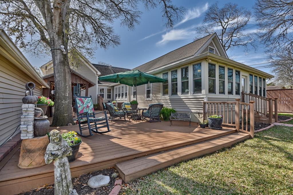 558 N Madison Street, La Grange, Texas image 1