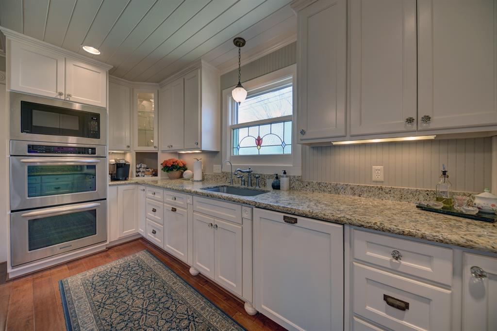 558 N Madison Street, La Grange, Texas image 2