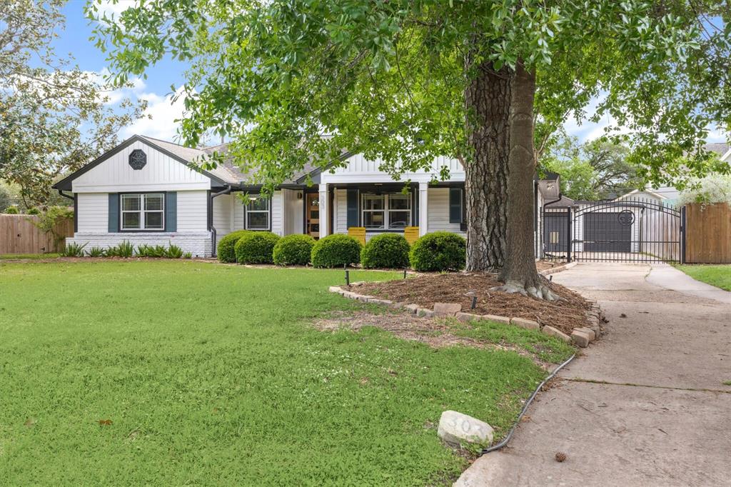 303 W 33rd Street, Houston, Texas image 2