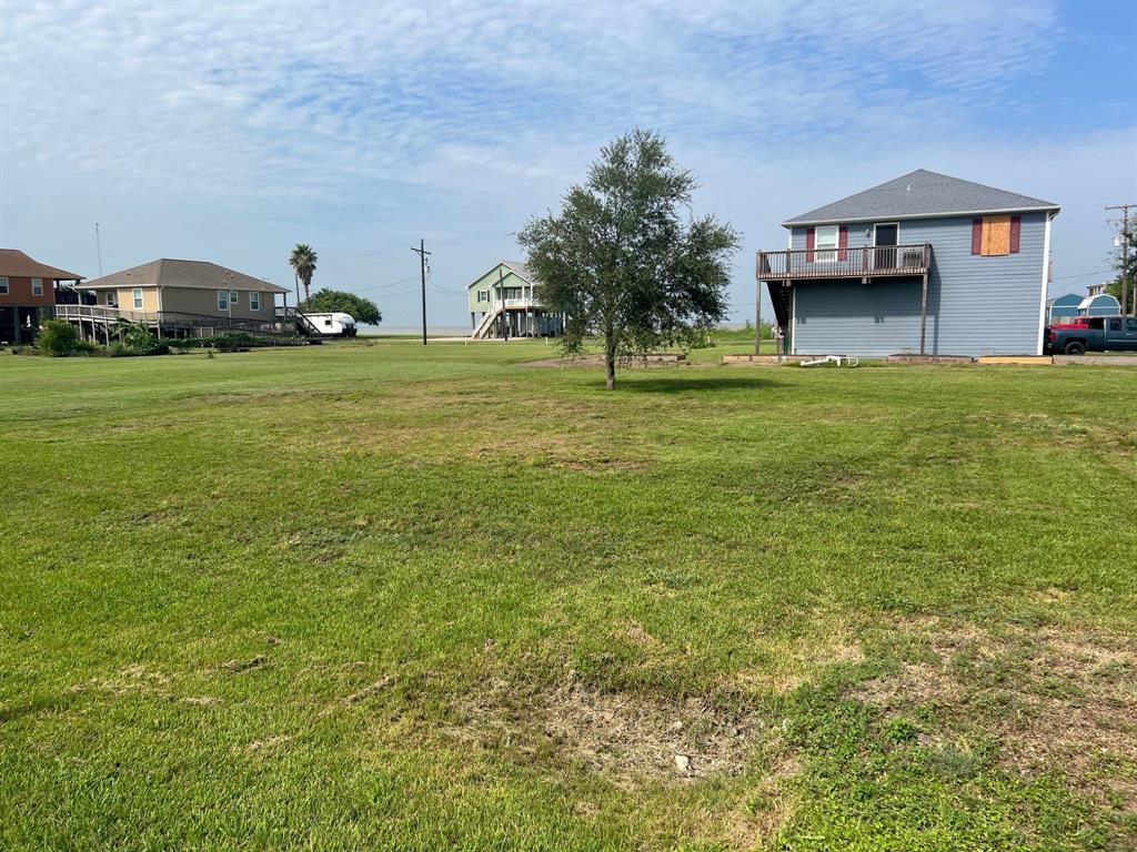 62 Jackson Darden, Anahuac, Texas image 1