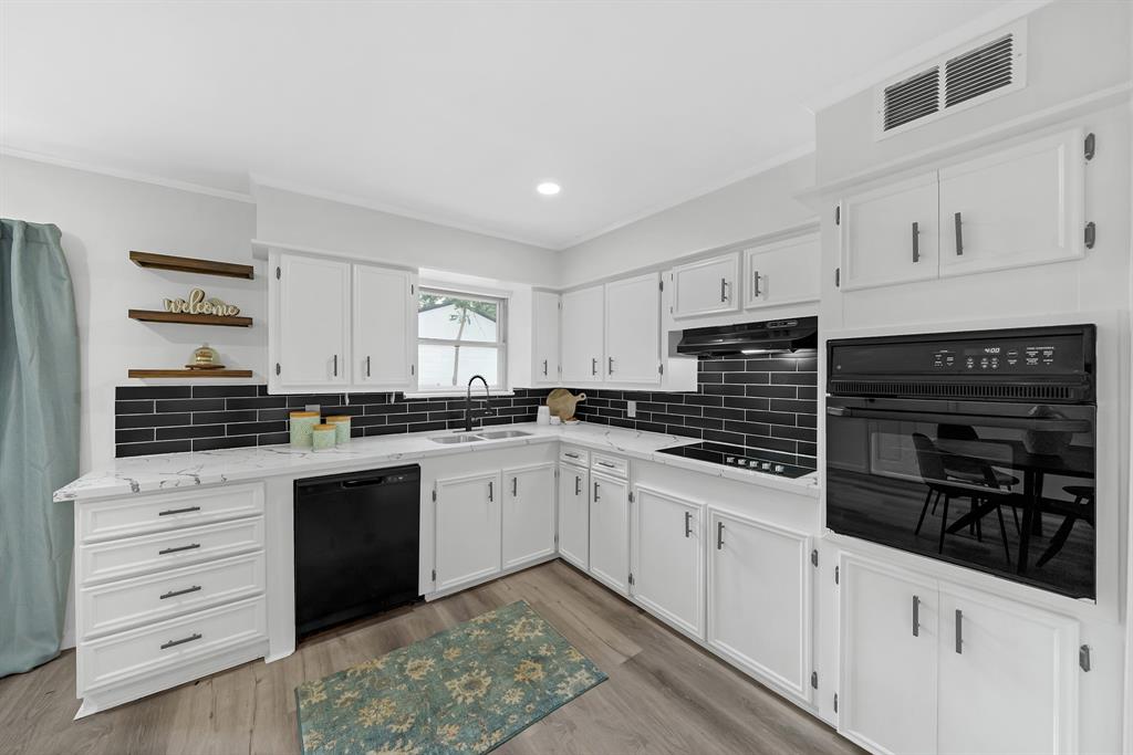 Photo 10 of 21 of 1308 W Dumble Street house