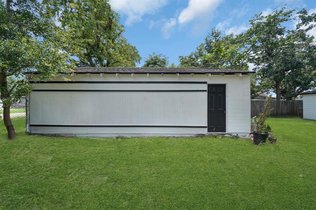 Photo 19 of 21 of 1308 W Dumble Street house