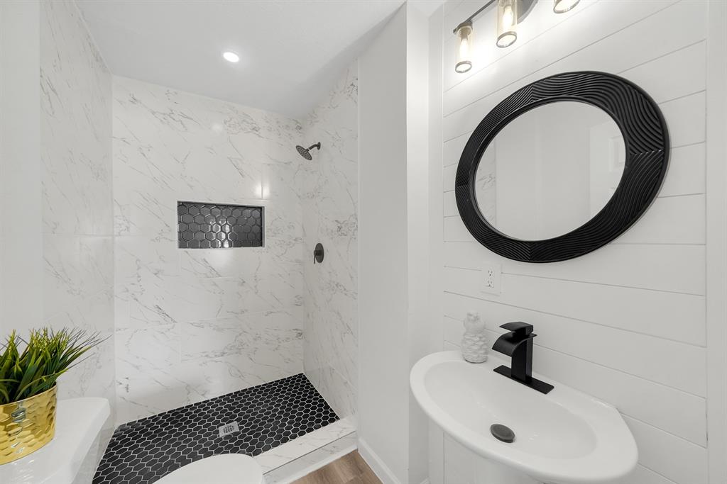 Photo 13 of 21 of 1308 W Dumble Street house
