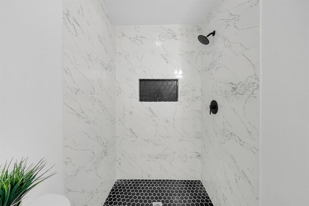 Photo 14 of 21 of 1308 W Dumble Street house