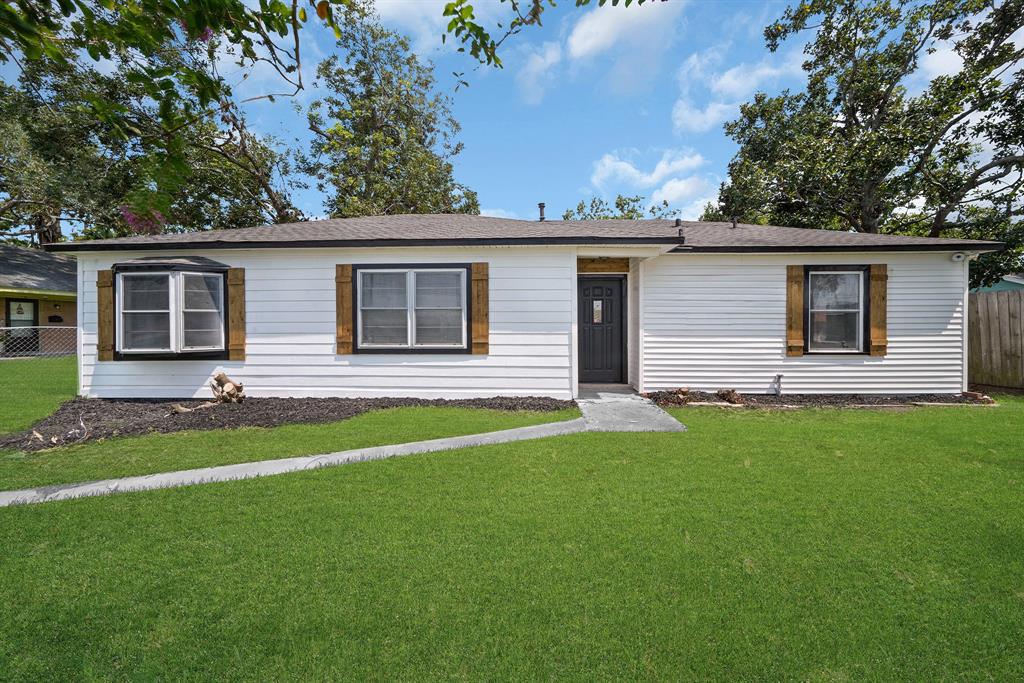 View Alvin, TX 77511 house