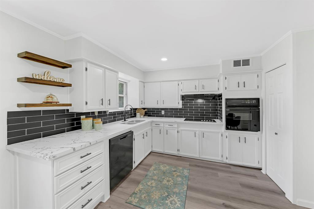 Photo 8 of 21 of 1308 W Dumble Street house