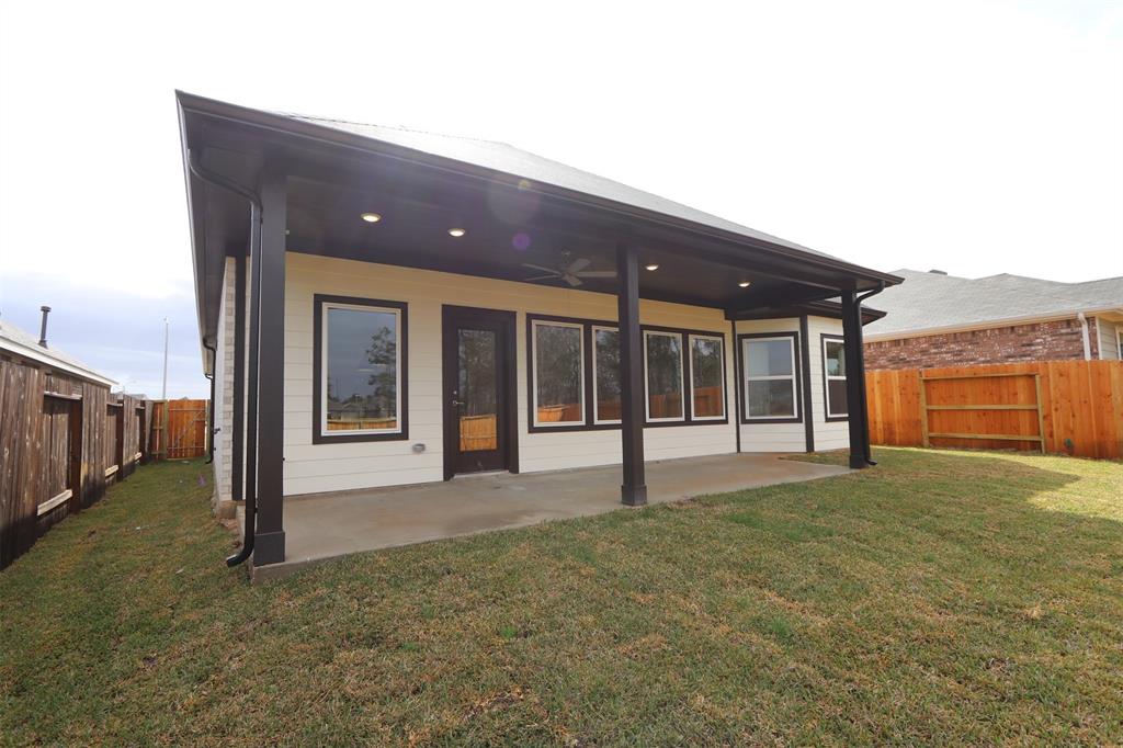 521 Copper Springs Drive, Magnolia, Texas image 4