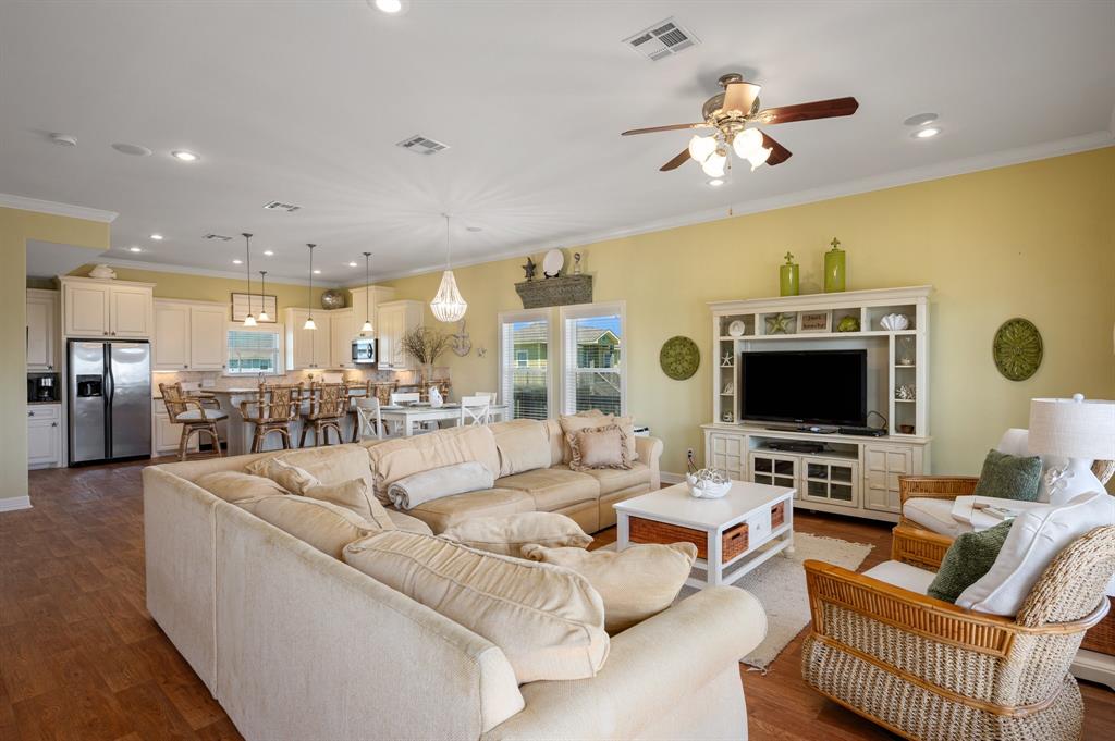 854 West Lane, Crystal Beach, Texas image 9