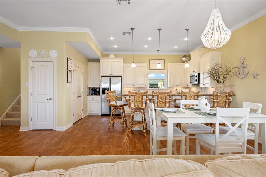 854 West Lane, Crystal Beach, Texas image 10
