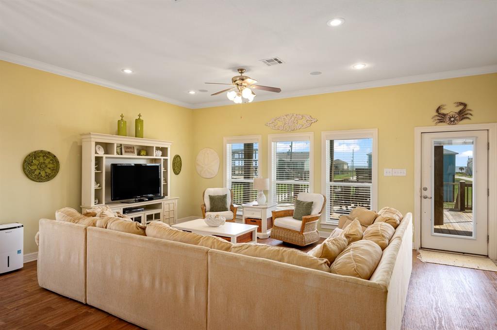 854 West Lane, Crystal Beach, Texas image 11