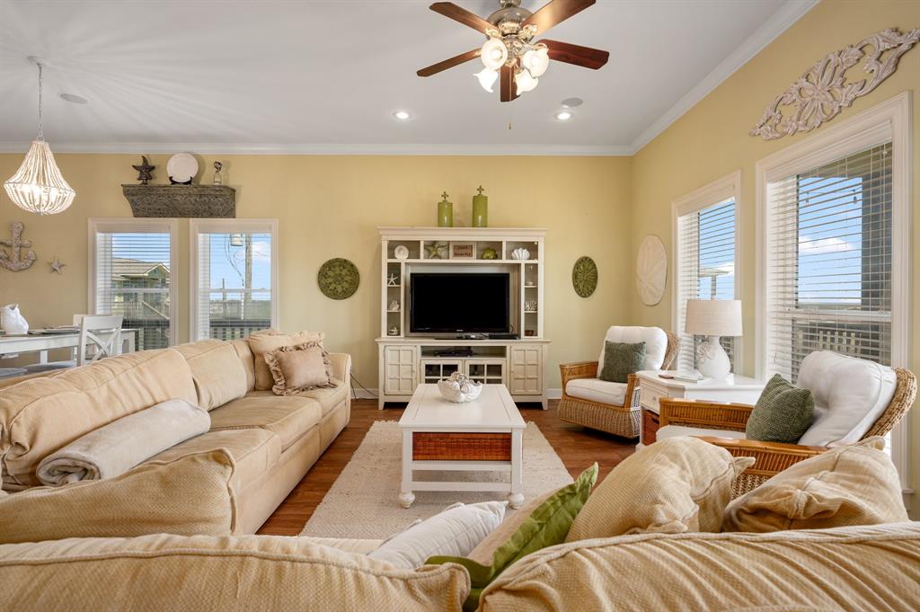 854 West Lane, Crystal Beach, Texas image 8