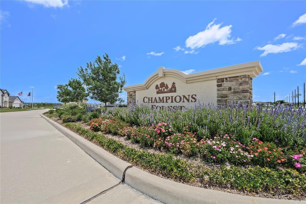12023 Champions Forest Drive, Mont Belvieu, Texas image 4