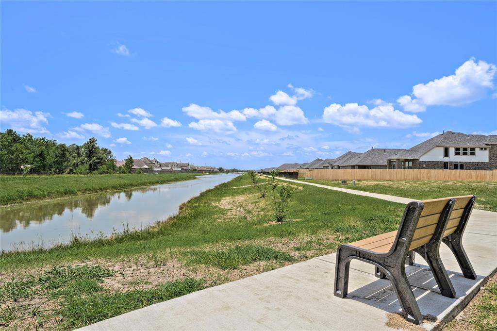 12023 Champions Forest Drive, Mont Belvieu, Texas image 5