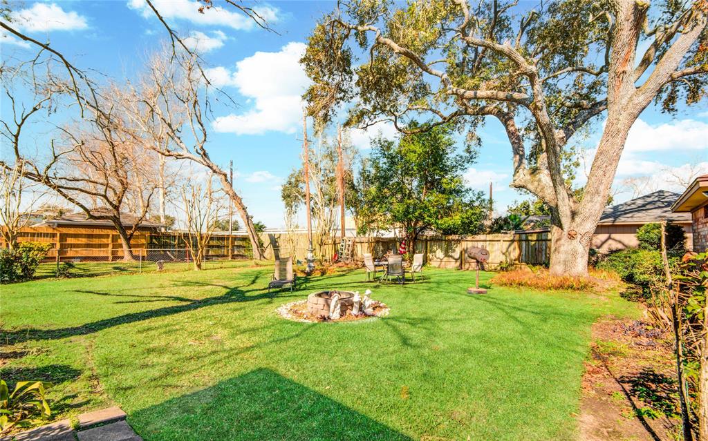 114 Flag Drive, Lake Jackson, Texas image 36