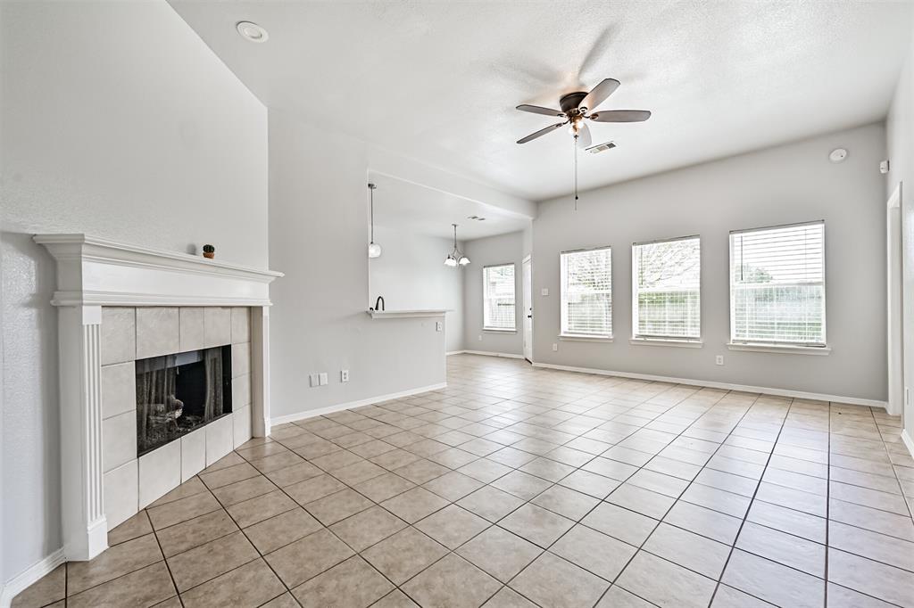 731 Chase View Drive, Bacliff, Texas image 6