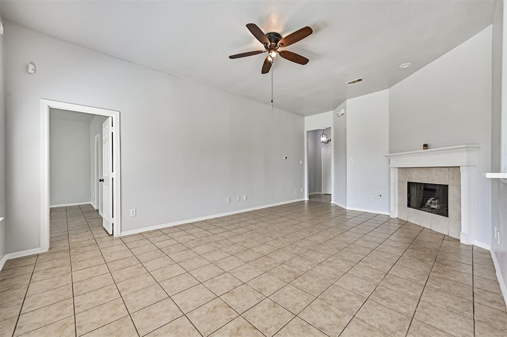 731 Chase View Drive, Bacliff, Texas image 8