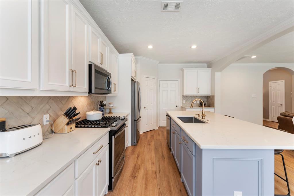 114 W Twinvale Loop, Conroe, Texas image 17