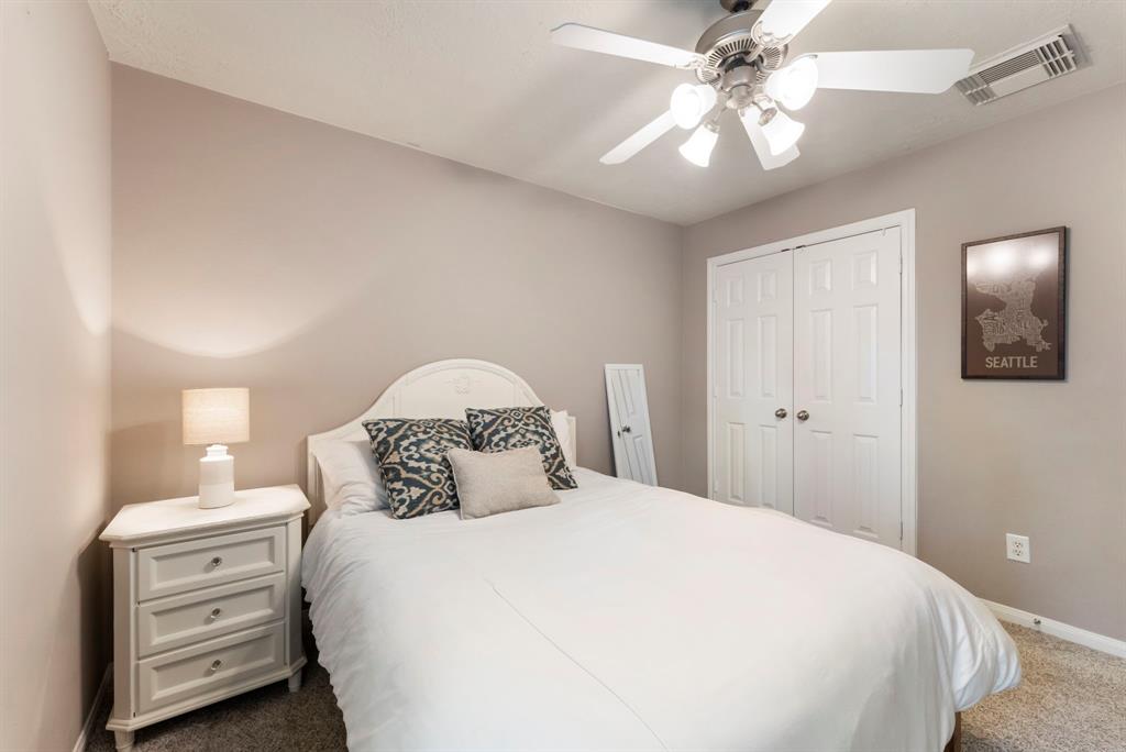 114 W Twinvale Loop, Conroe, Texas image 32