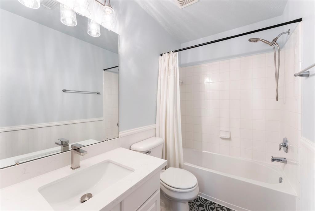 114 W Twinvale Loop, Conroe, Texas image 31