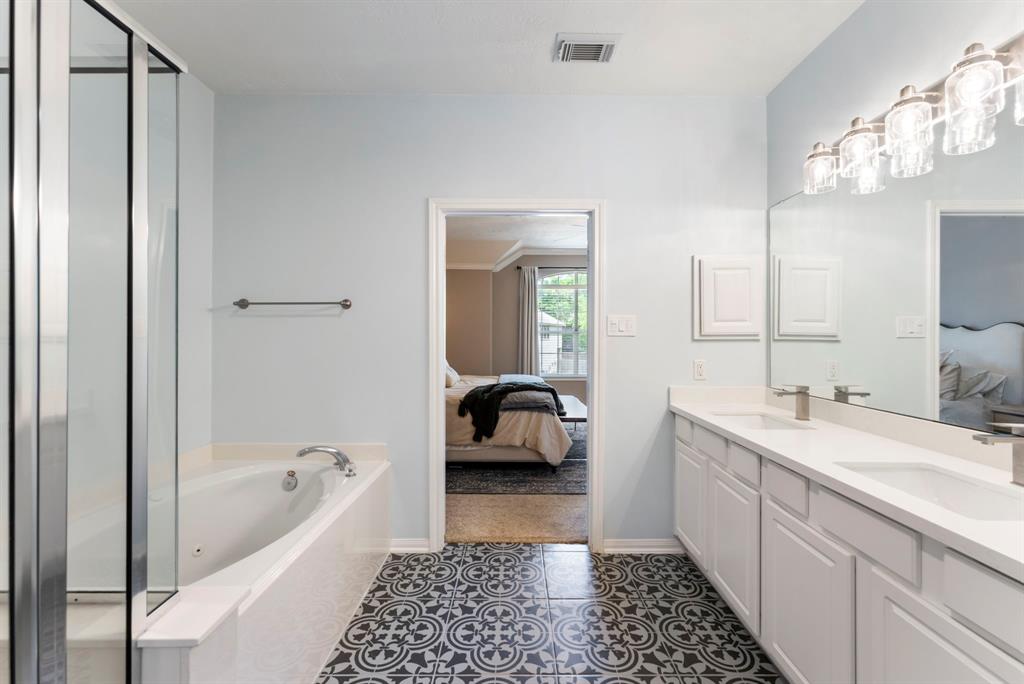 114 W Twinvale Loop, Conroe, Texas image 26