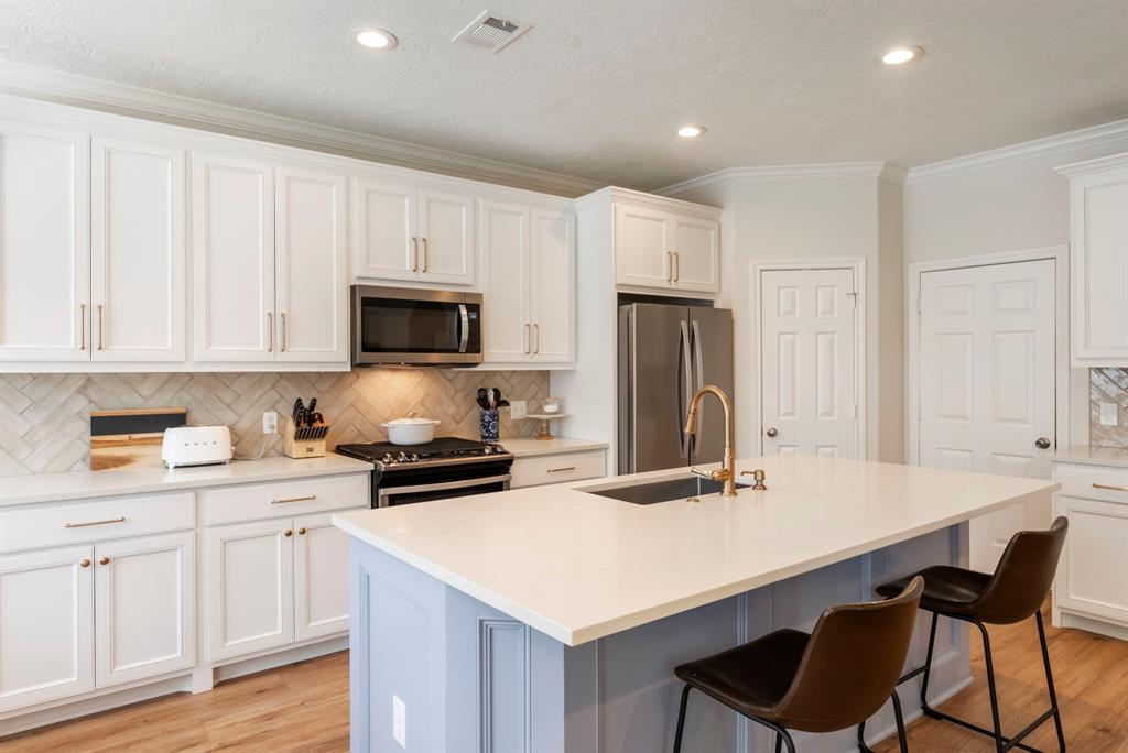 114 W Twinvale Loop, Conroe, Texas image 16