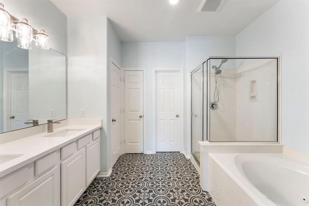 114 W Twinvale Loop, Conroe, Texas image 24