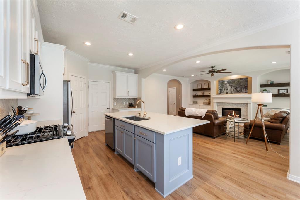 114 W Twinvale Loop, Conroe, Texas image 21