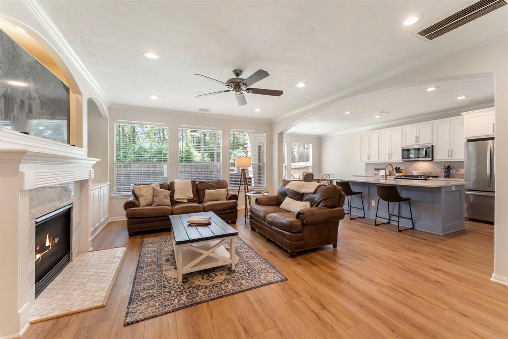 114 W Twinvale Loop, Conroe, Texas image 12