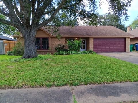 A home in Angleton