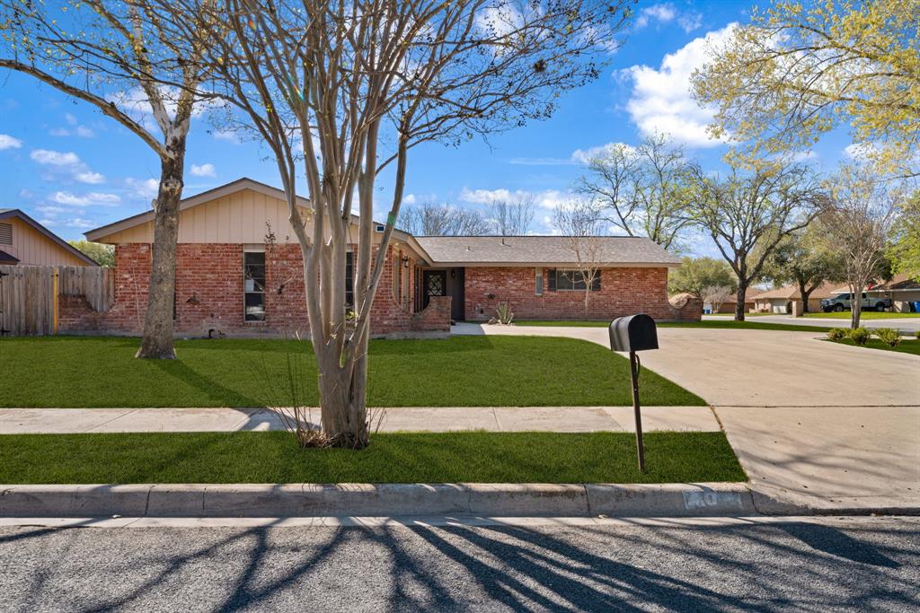 204 Hilltop Drive, Seguin, Texas image 2
