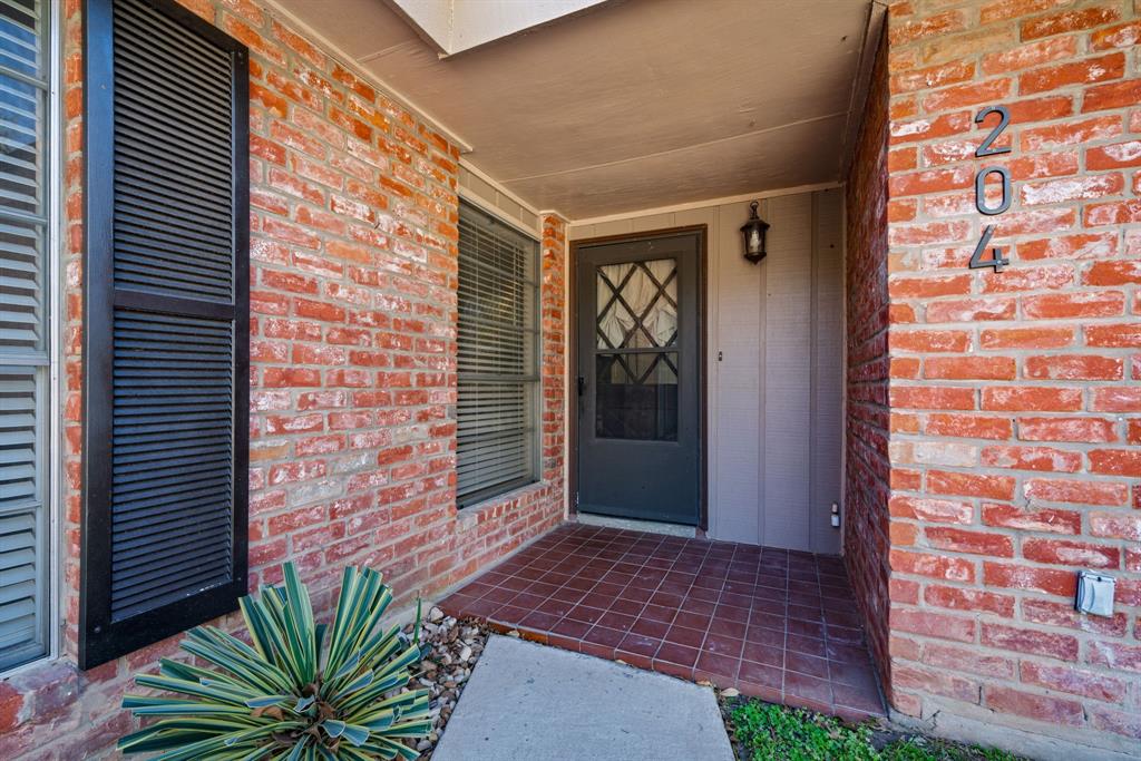 204 Hilltop Drive, Seguin, Texas image 6