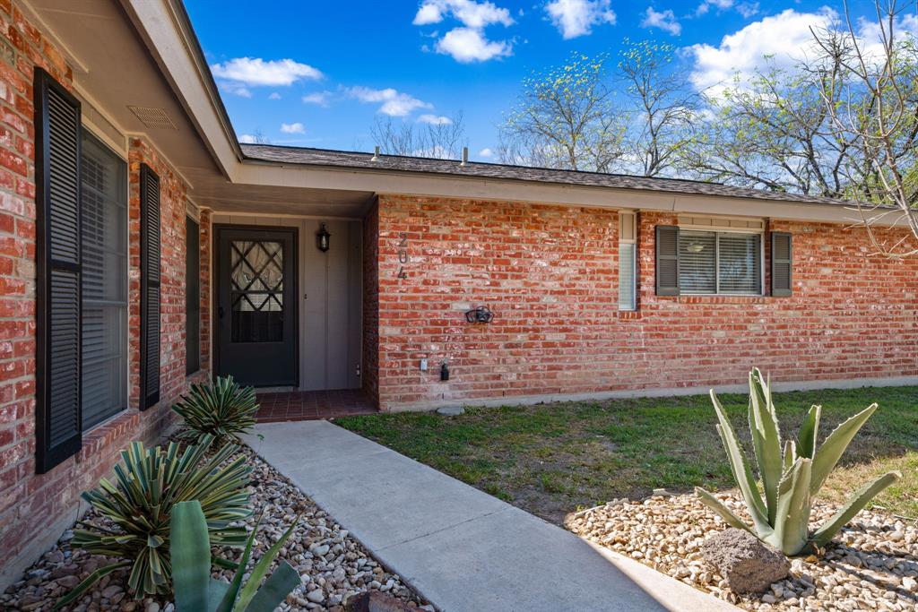 204 Hilltop Drive, Seguin, Texas image 5