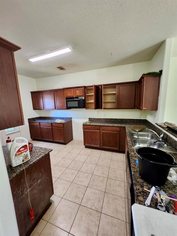 1015 Amaryllis Road, Baytown, Texas image 2