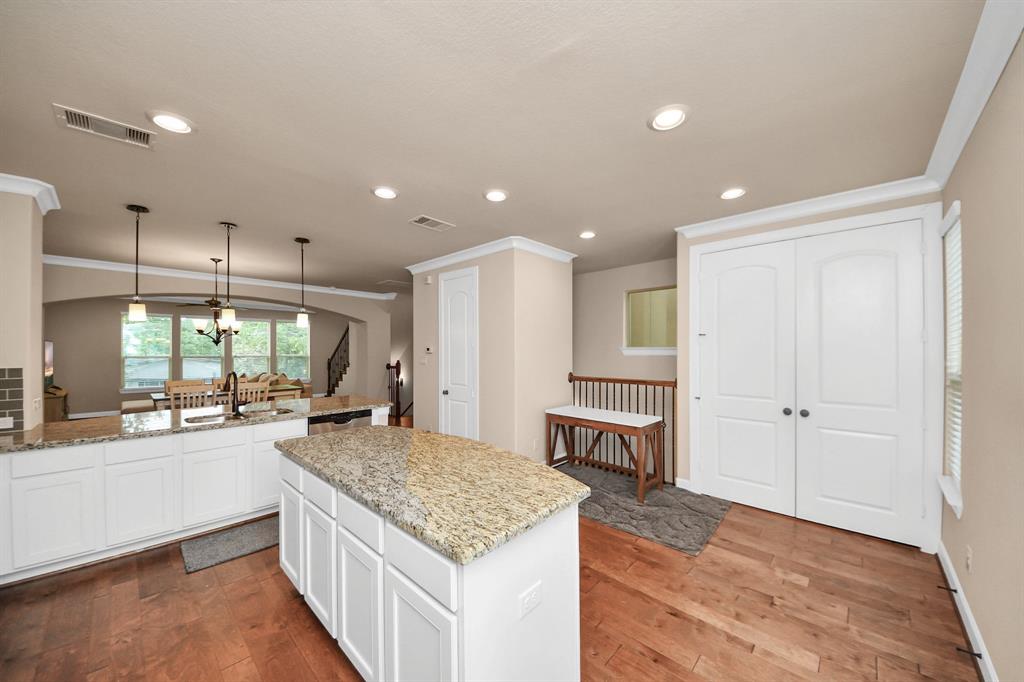 10805 N Kyler Oaks Place, Houston, Texas image 8