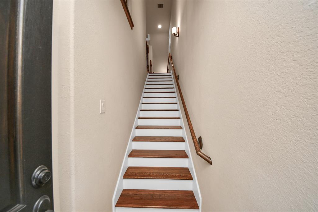 10805 N Kyler Oaks Place, Houston, Texas image 6