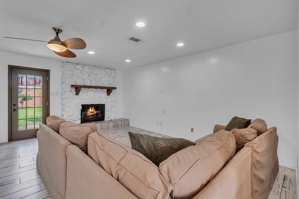 1221 Elm Street, Deer Park, Texas image 9