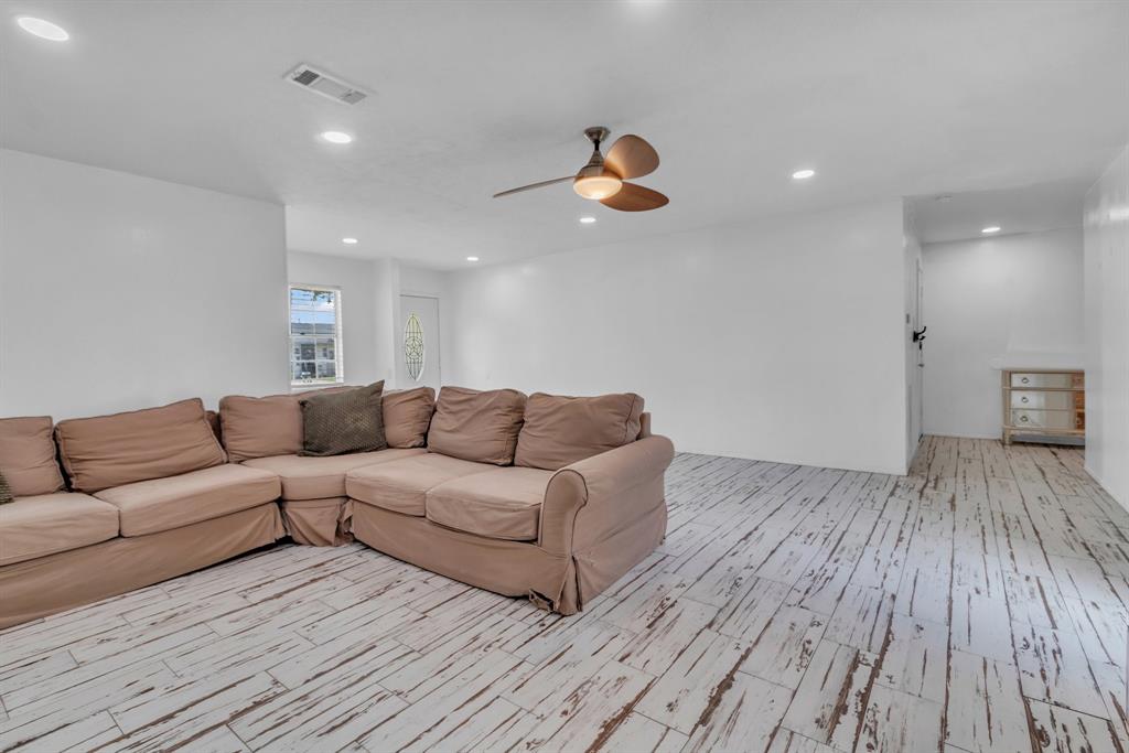 1221 Elm Street, Deer Park, Texas image 7