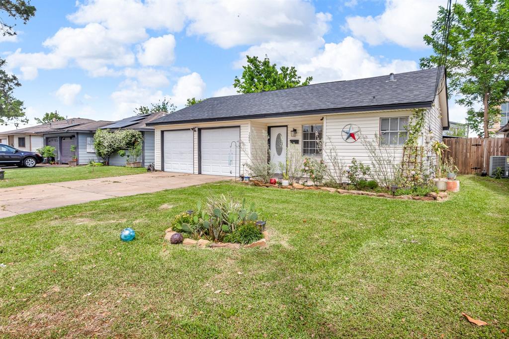 1221 Elm Street, Deer Park, Texas image 2