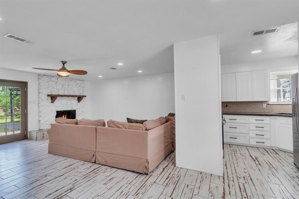 1221 Elm Street, Deer Park, Texas image 4