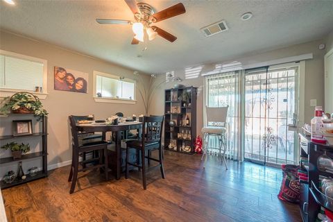 Single Family Residence in Houston TX 8806 Delilah Street 9.jpg