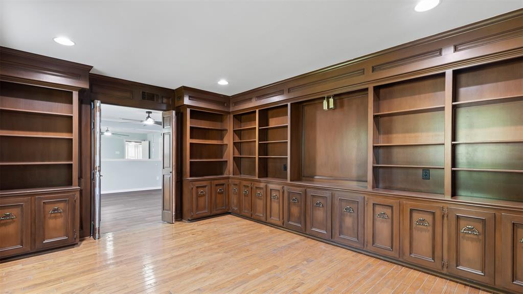 1134 Woodfield Lane, Houston, Texas image 2