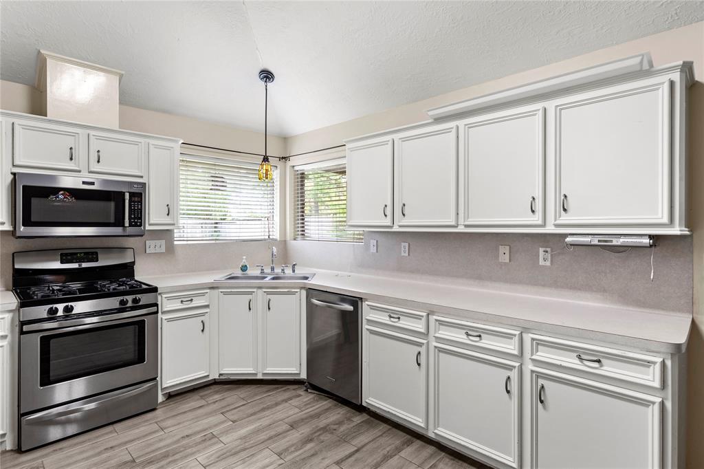 110 Rustling Wind Drive, Montgomery, Texas image 12