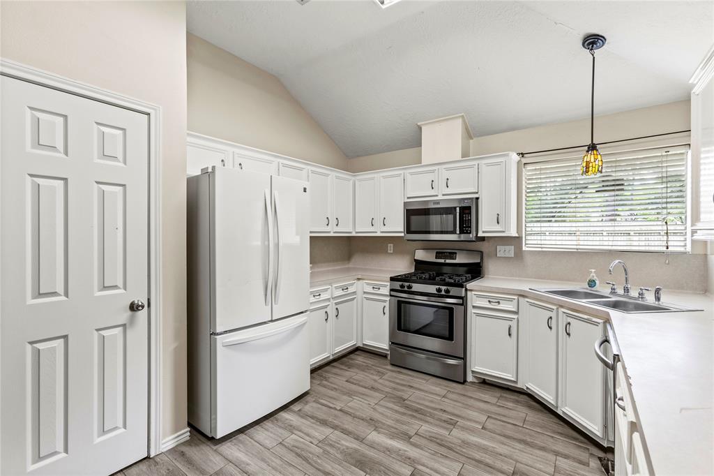 110 Rustling Wind Drive, Montgomery, Texas image 13